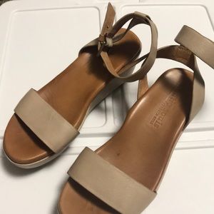 Platform sandals